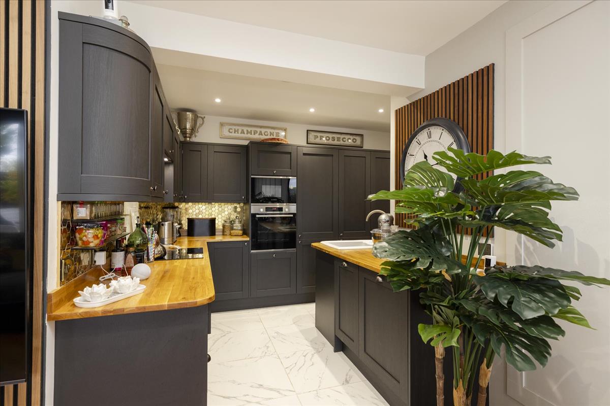 Property Image d348252b-1b66-4cd1-a59b-e011f0041056