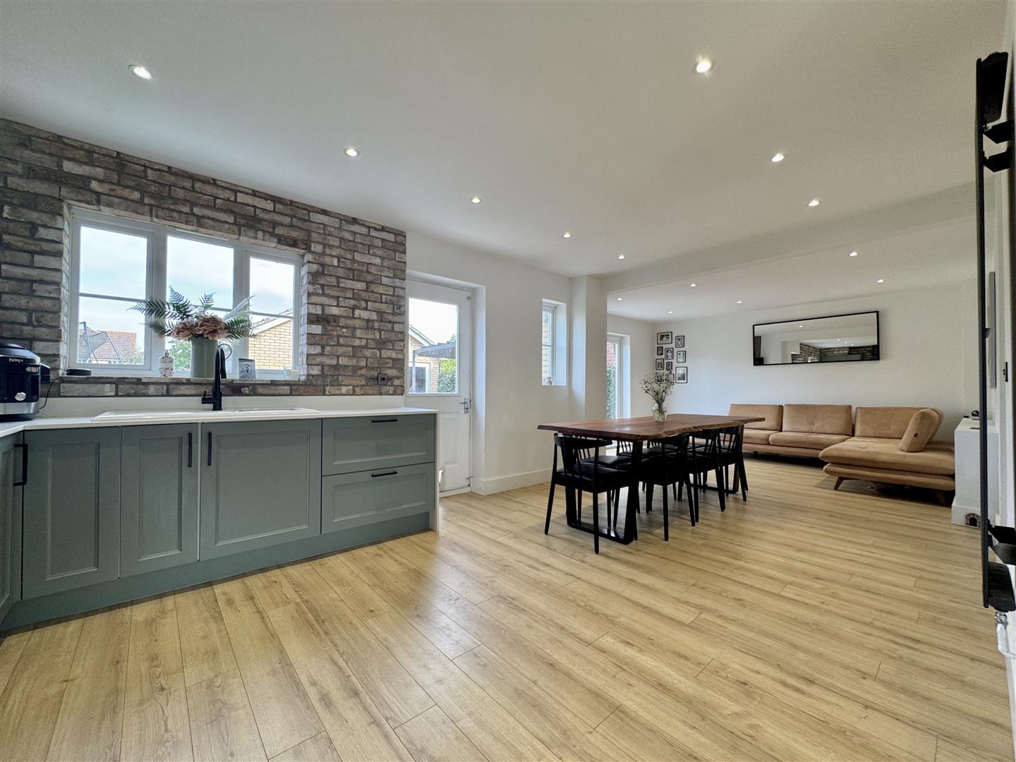 Property Image d367c573-b718-4412-9b5c-aae98f72e4a9