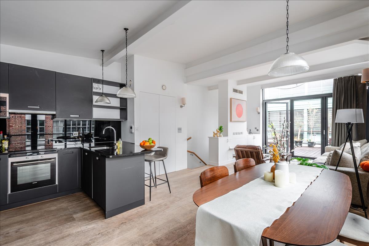 Split-level penthouse for sale, Boundary Street, Shoreditch, E2. Living area