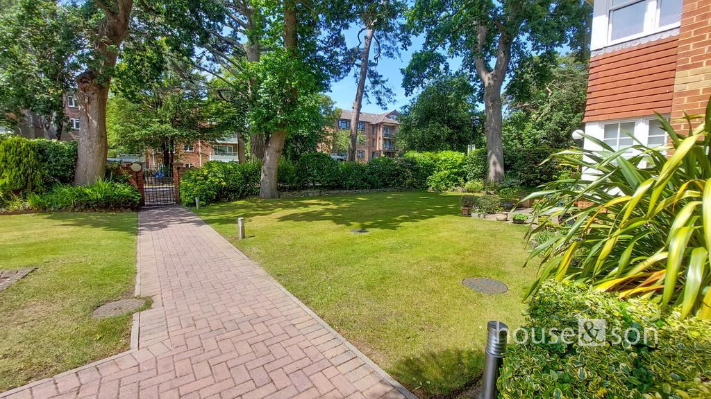 Property Image d57fd7c8-1382-45e4-9224-847ffd5b476e