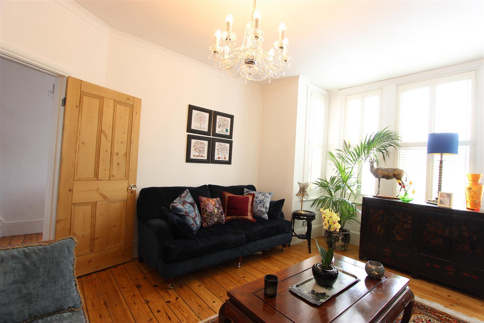 Property Image d585d4ac-3a98-420f-b63d-215fb89a4590