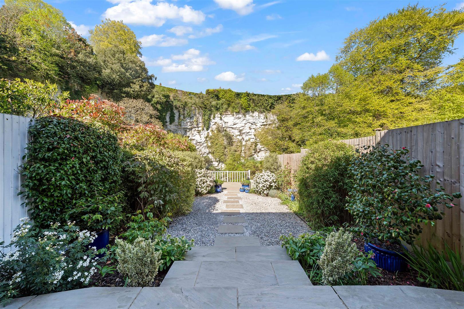 Property Image d5b03abb-92bb-4066-8c65-59701f32c6cd