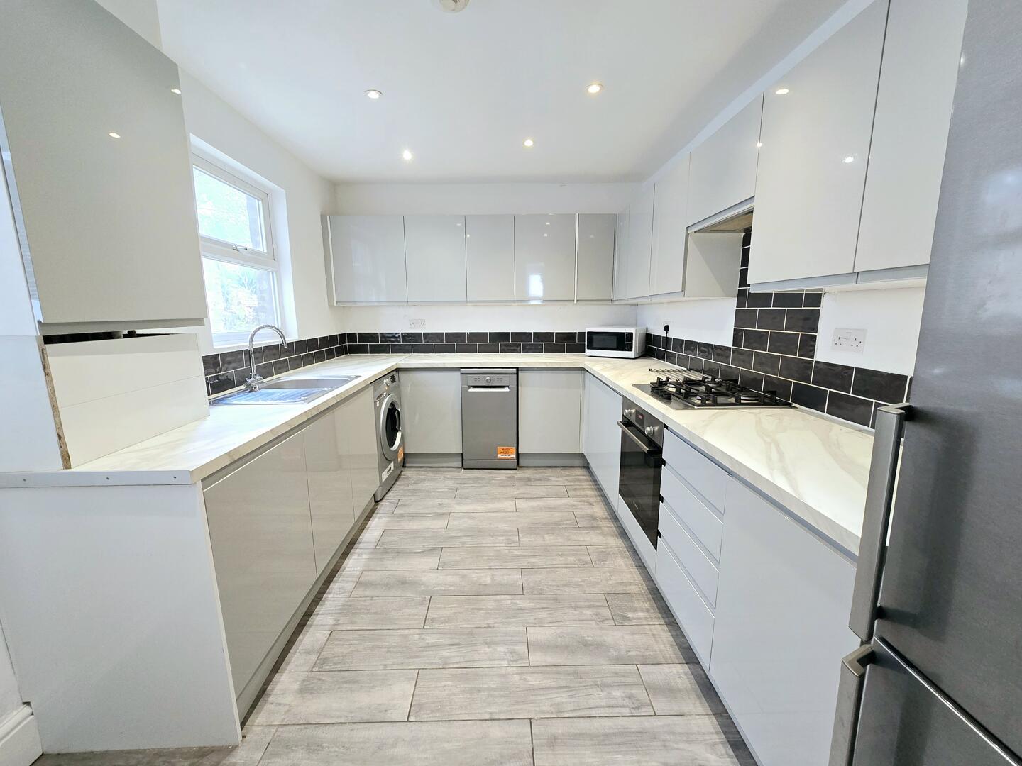 Property Image d5f189b0-073d-4974-869b-6702699d7e93