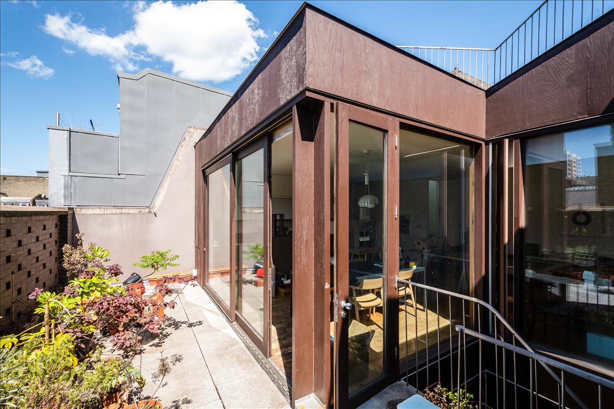 Three bedroom penthouse apartment for rent on Charlotte Road EC2A