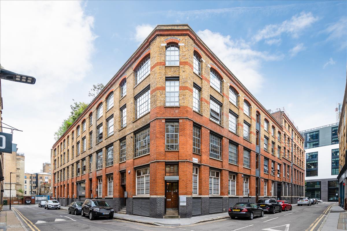 1200 square foot warehouse conversion available for long let in shoreditch