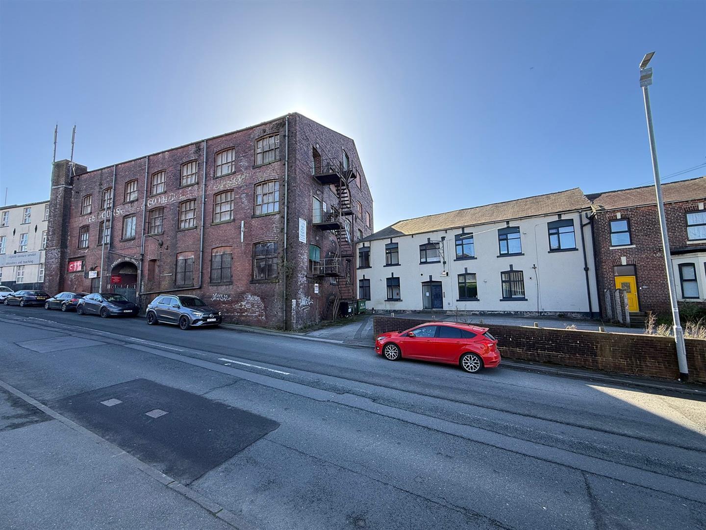 Property Image d758809b-51ce-4e30-8631-591c509036a6