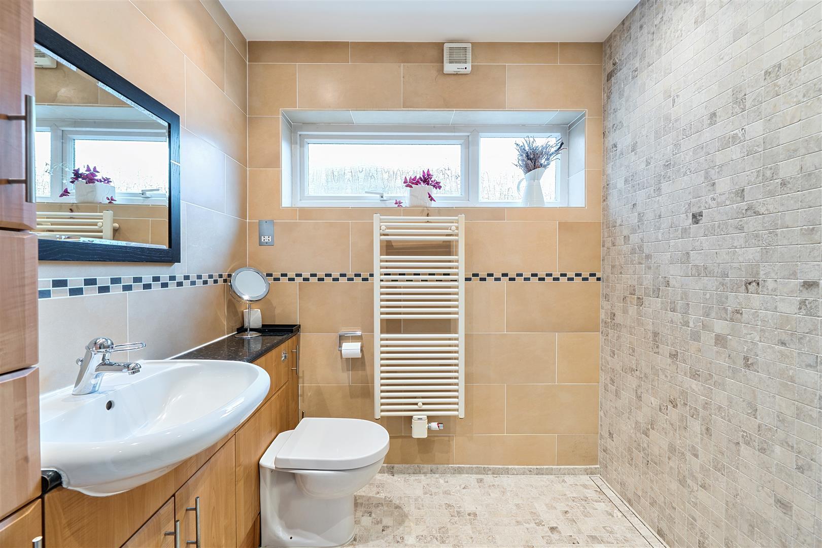 Property Image d8f3f8e3-25ee-499c-9b1f-13abe34e95f1
