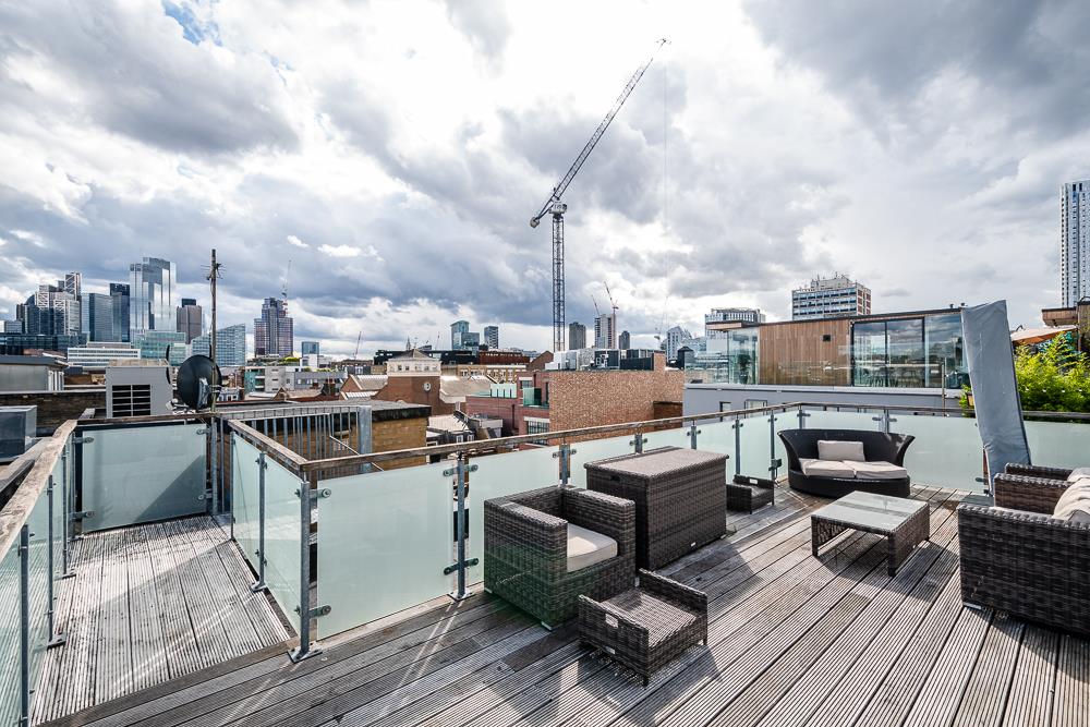 two bedroom two bathroom penthouse for let on hoxton square n1