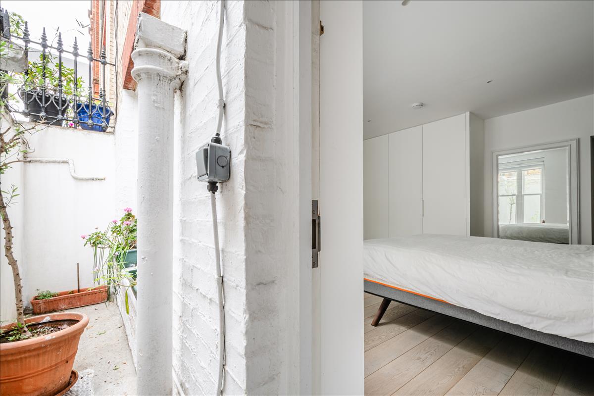 Patio. Three bedroom split-level duplex apartment for sale on Orde 