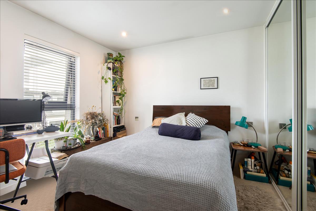 Four bedroom two bathroom house with garden for rent in Richmond Road  London Fields