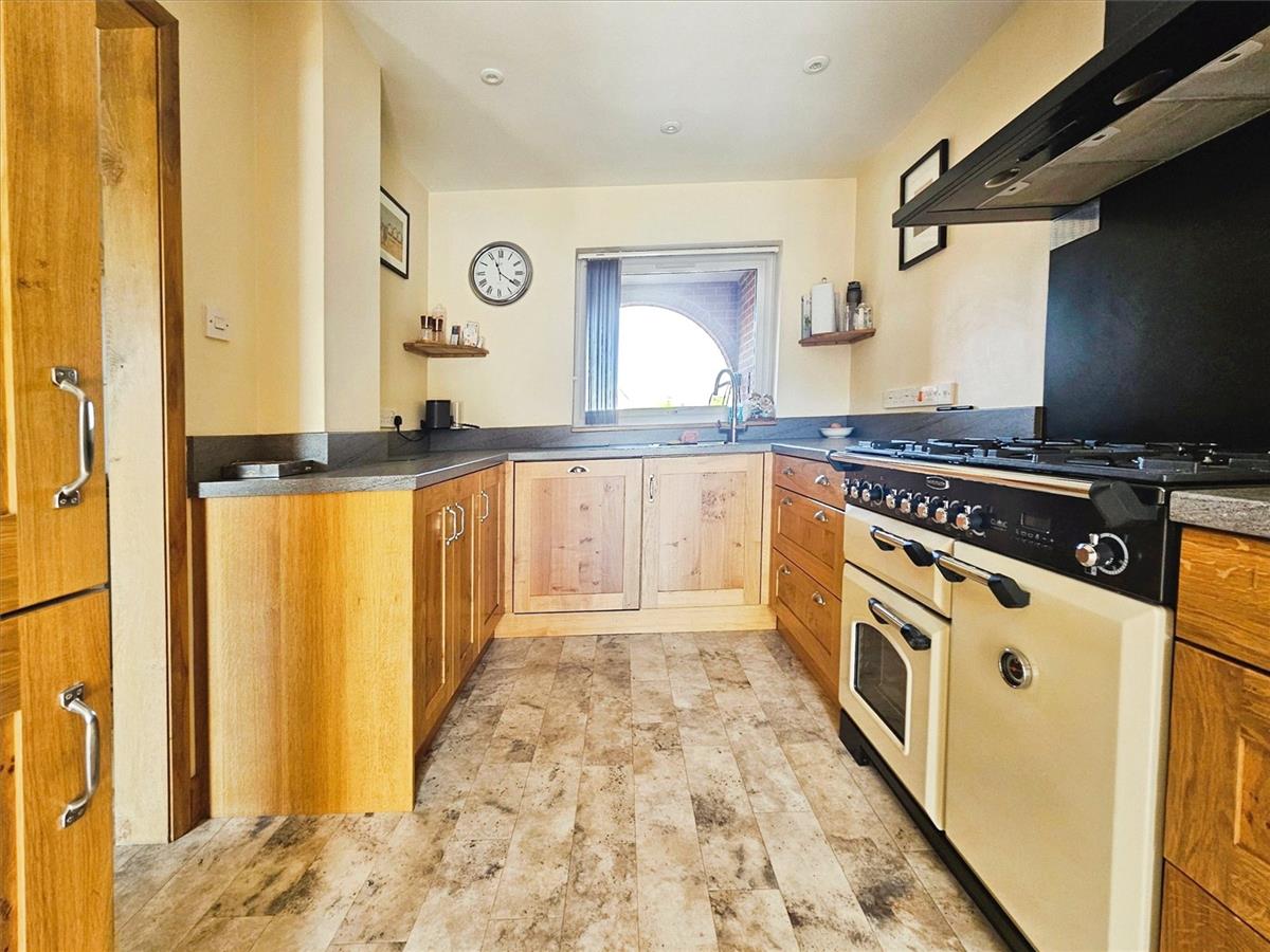 Property Image da77635e-2111-4b5e-9c80-760b63328793