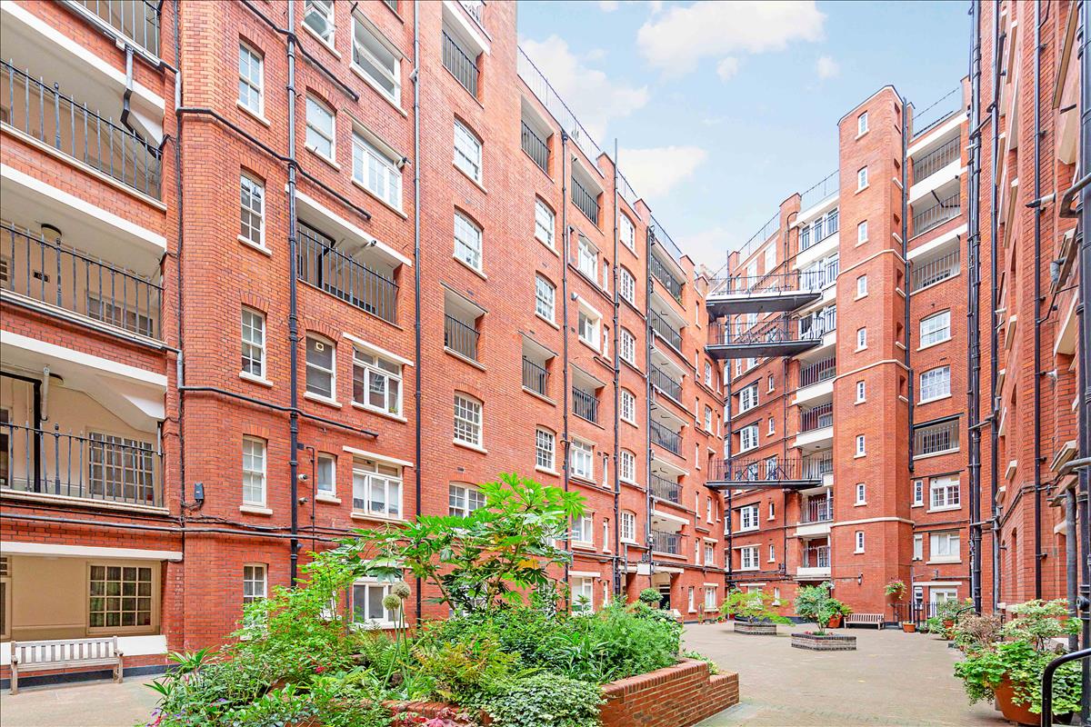 2-bedroom flat for sale in Queen Alexandra Mansions, WC1H. Communal garden