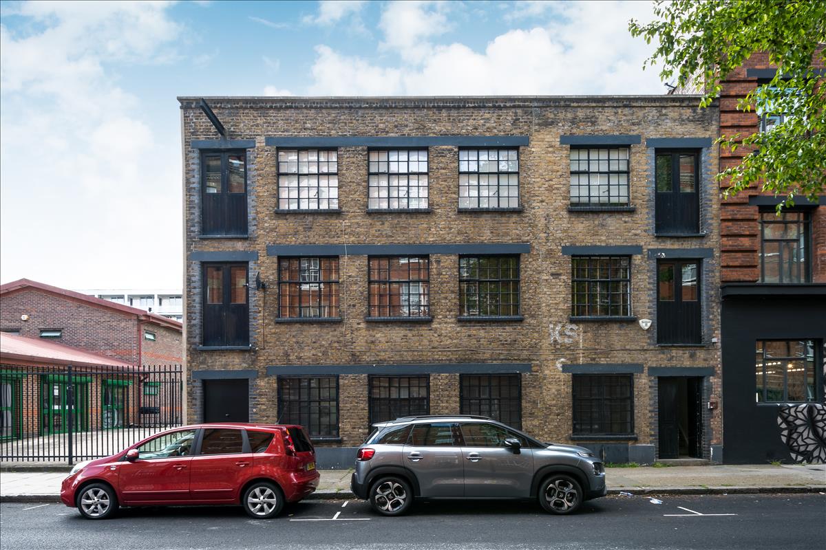 stunning topfloor penthouse apartment shoreditch