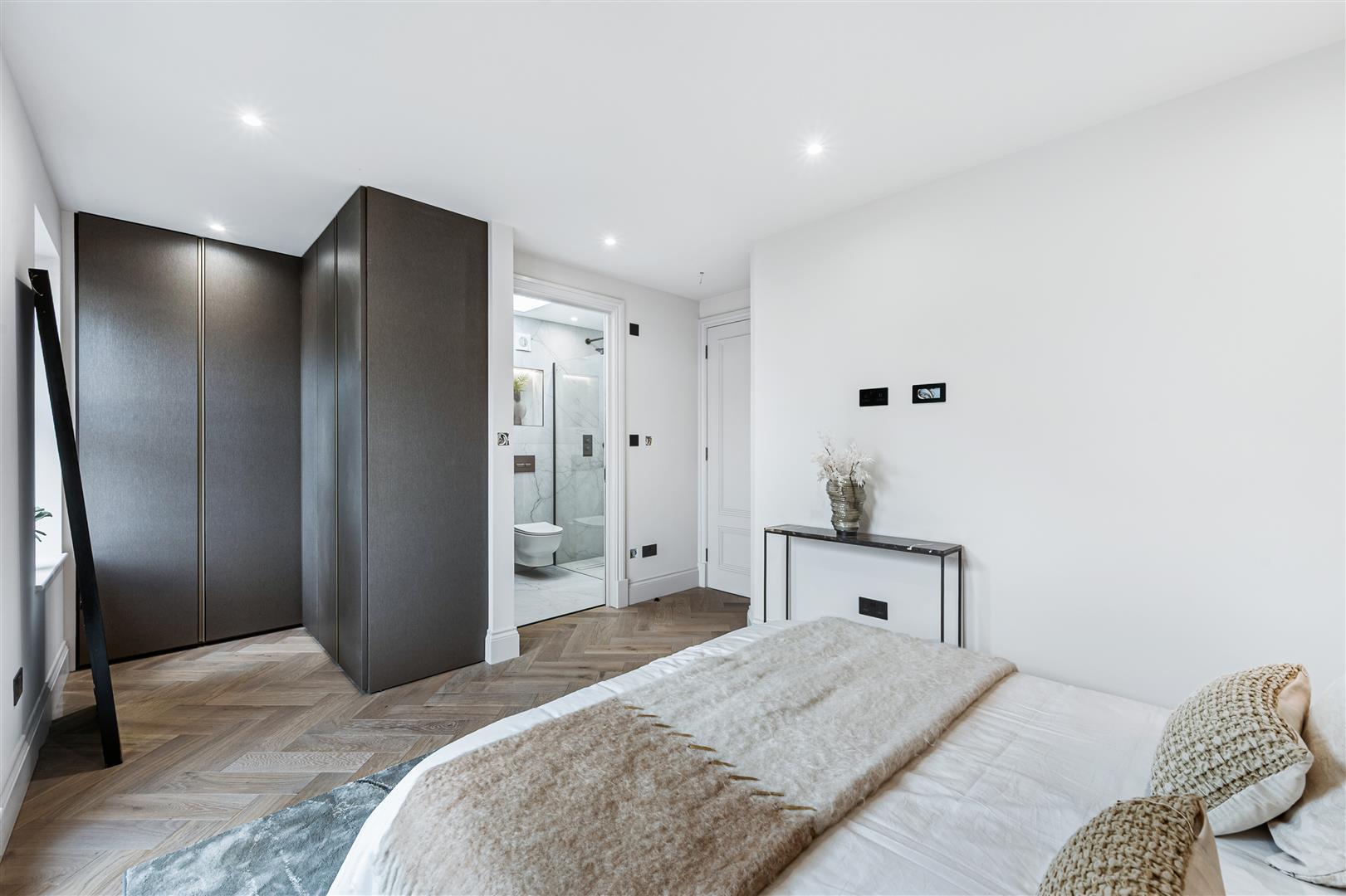Property Image ddb5727b-3b57-44e6-8803-21f89938f07a