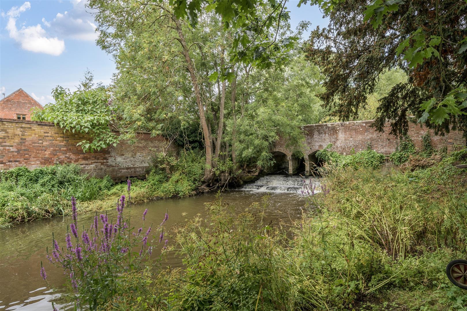 Property Image de5539f3-bd2d-4de4-ba47-2f4b28b492f5