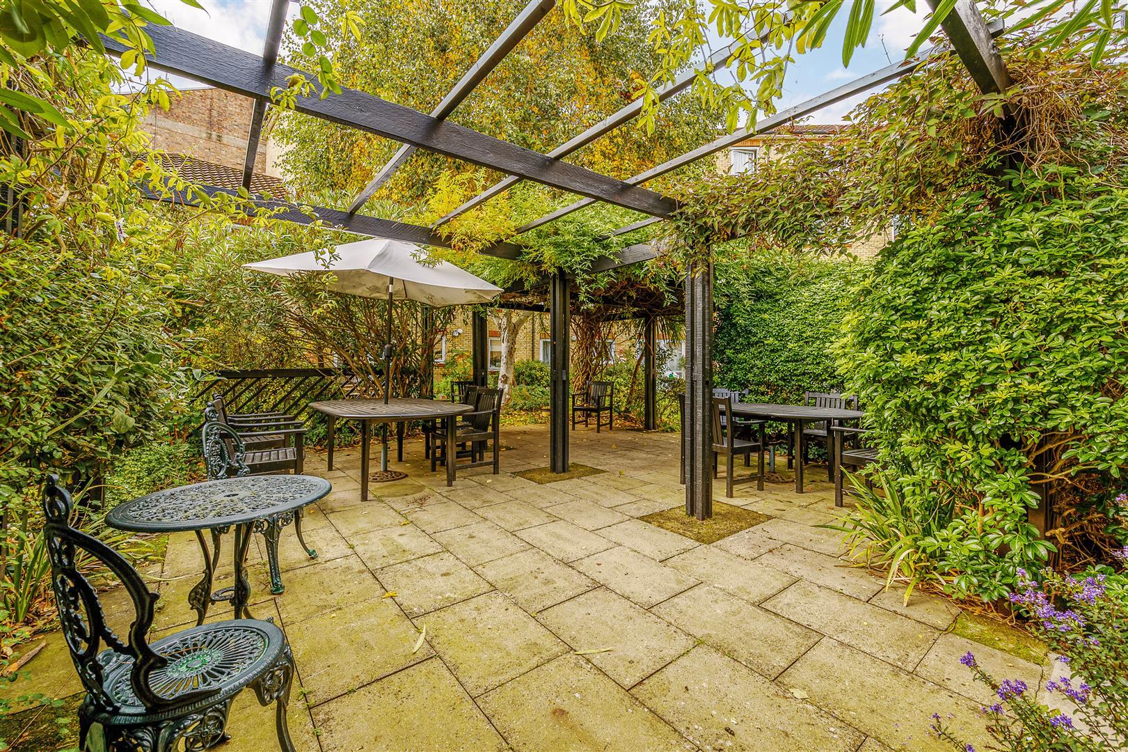 Property Image dee6d53d-736d-4c7f-b2b3-e5fa6f6f7e1c