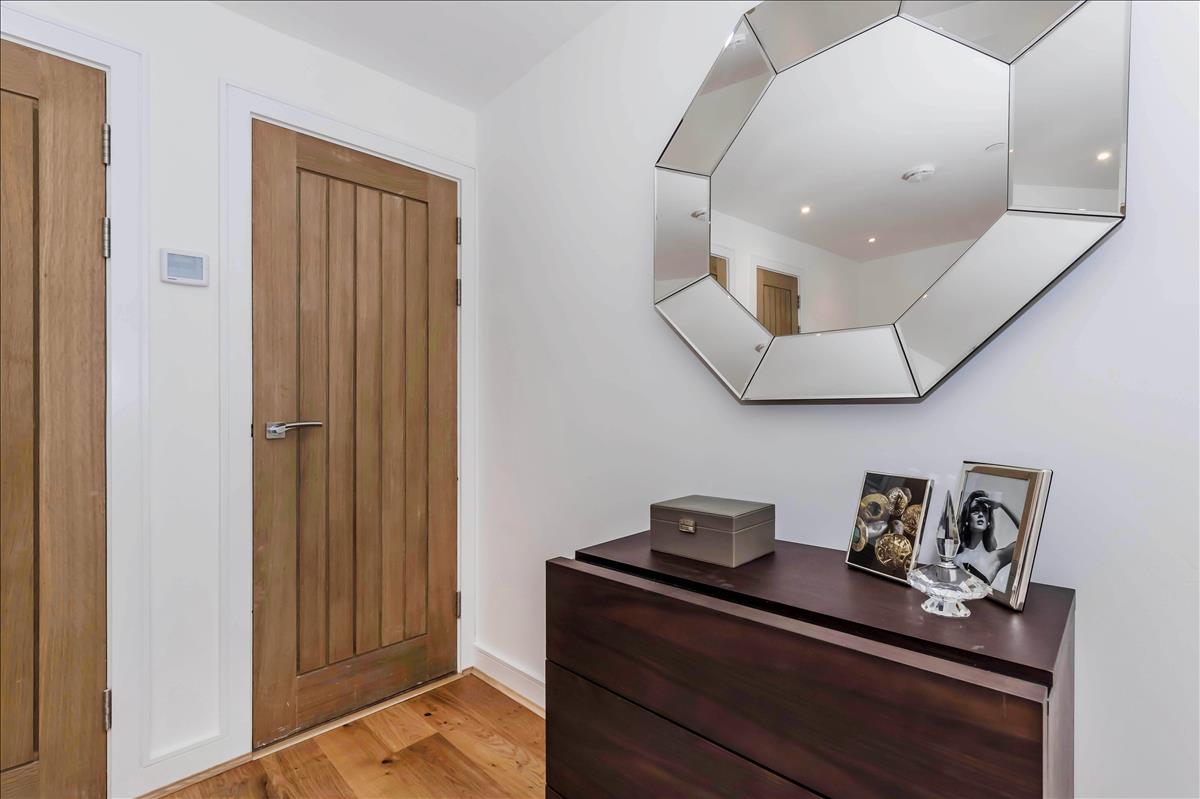 deluxe four bed gated mews house for rent in the heart of de beauvoir