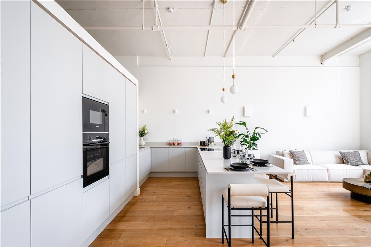 Studio with separate sleeping area, one bedroom, 1 bedroom, for sale in Hoxton, Angel, Hackney, N1