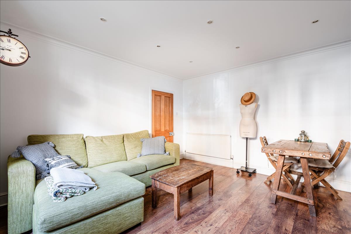 Property Image e00ce3f9-20ed-45b8-a5f1-f08b1a920dc2