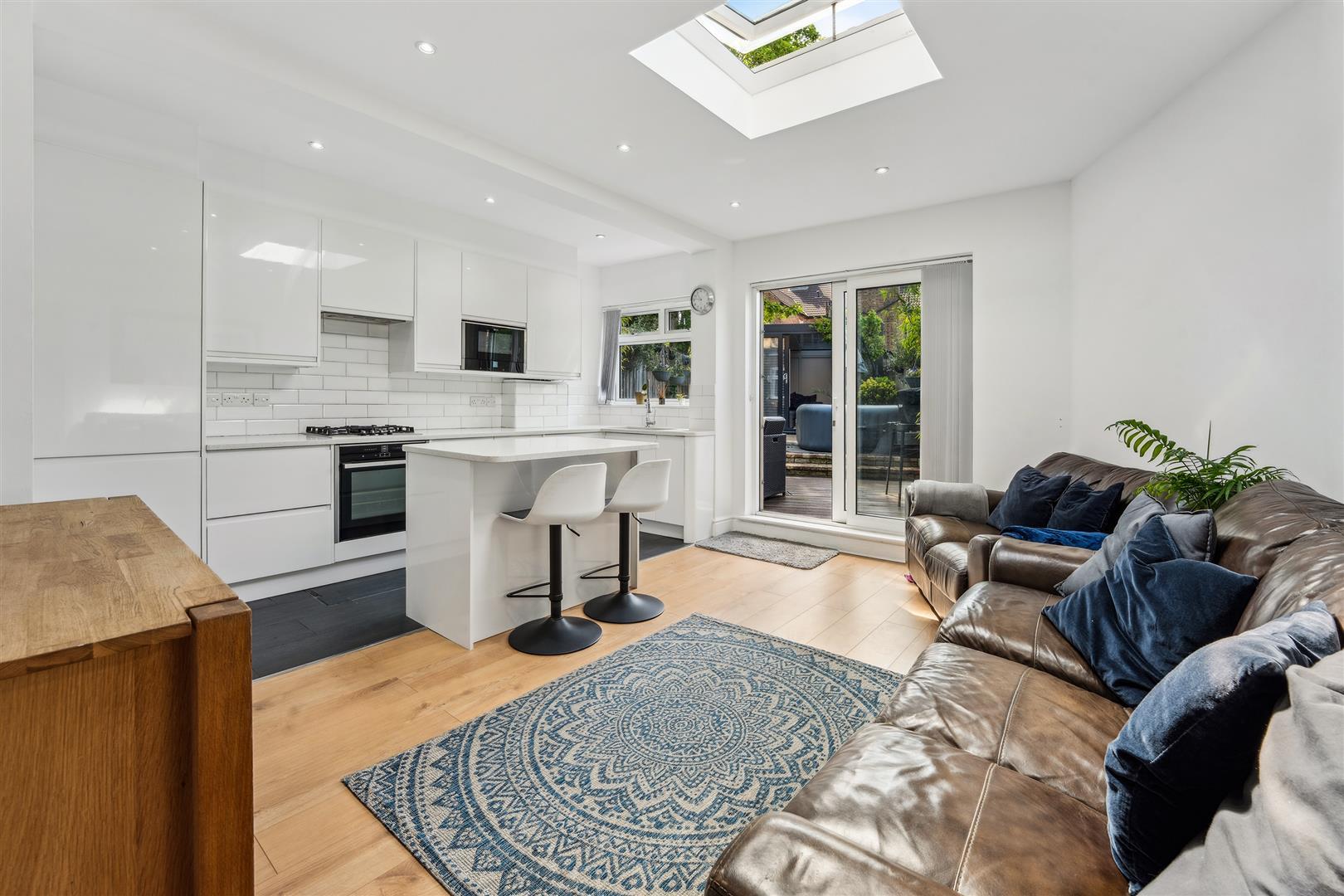 Property Image e0228f12-a24d-46fb-8e3a-14ddd8196e91