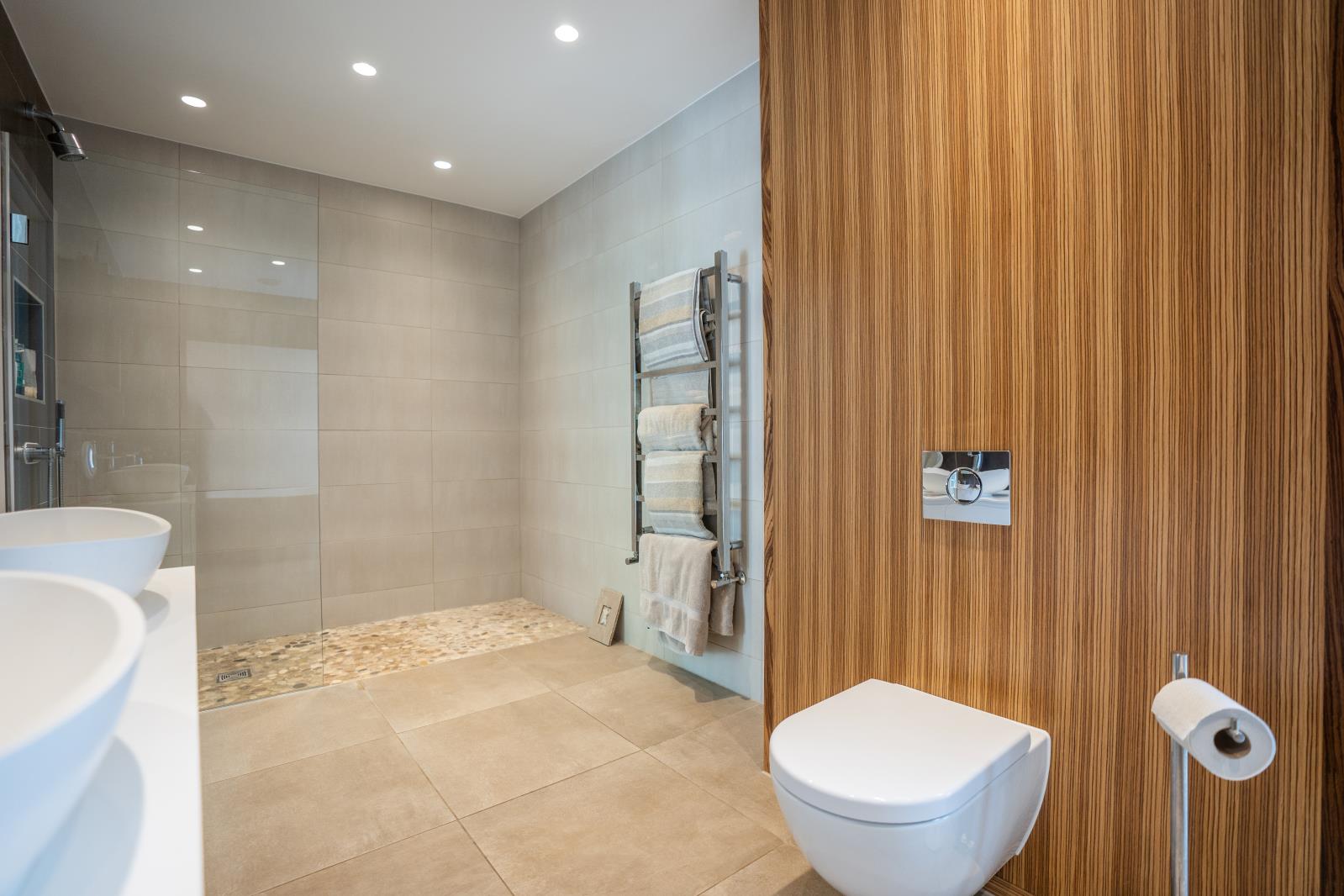 Property Image e040b4cf-5cc7-4ed6-bc11-e80556c6e1ba