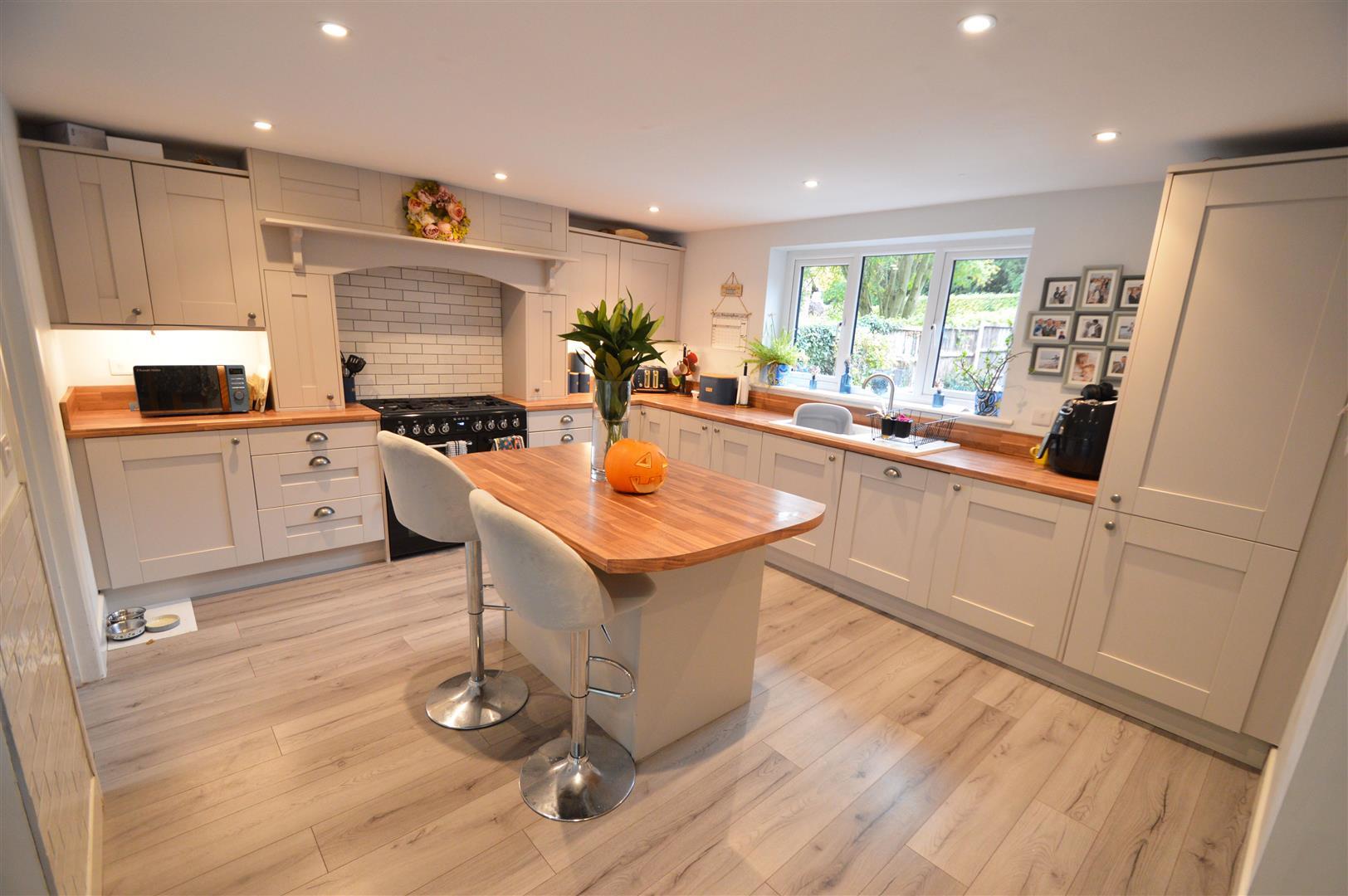 Property Image e04cba16-5c80-40d1-8ecf-1ef830651889