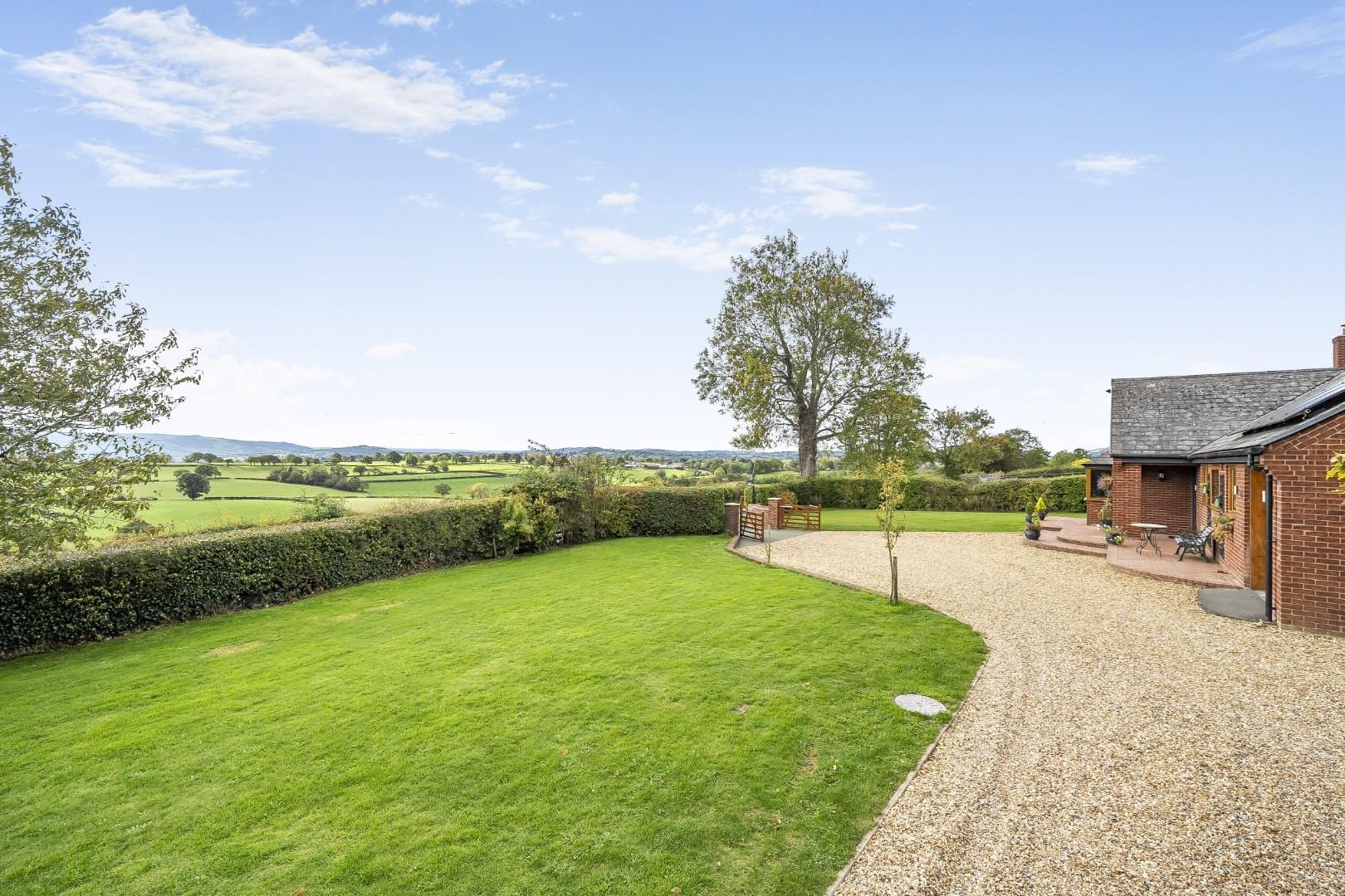 Property Image e0528b14-93fb-4c31-9c6f-864a7b0a50b1