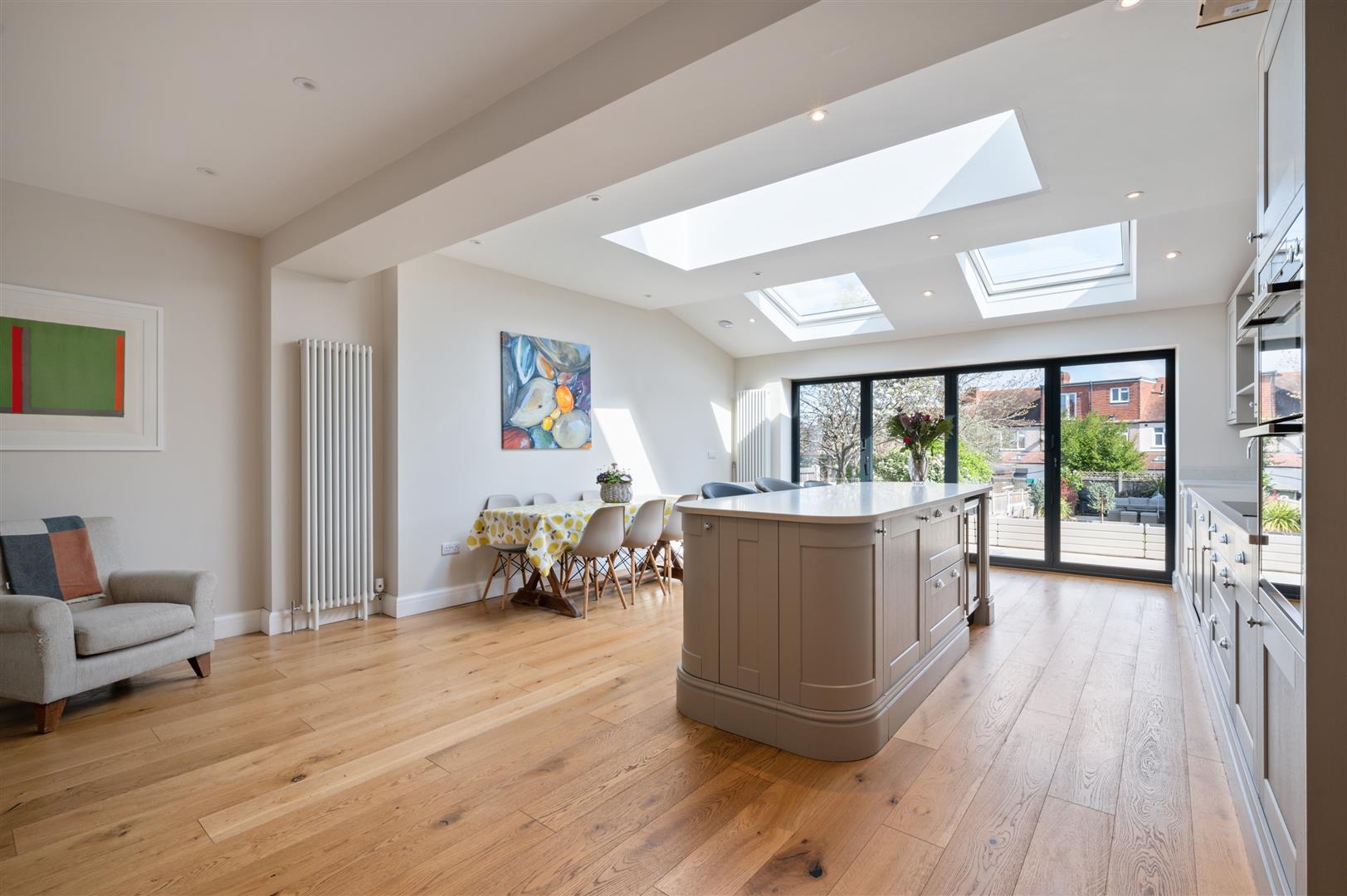 Property Image e06f52d1-2af5-472b-bed8-fa6a64905c08