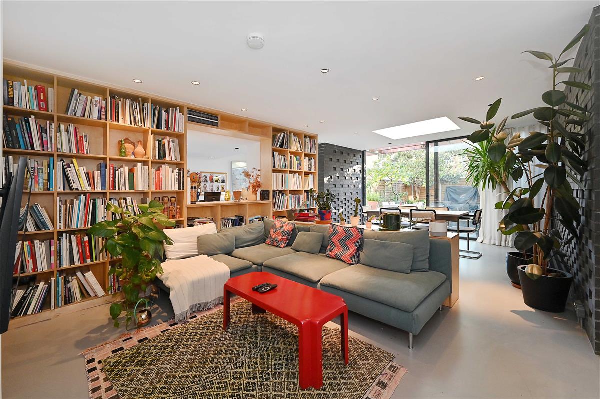incredible four bedroom townhouse with garden available for long let in london fields e8