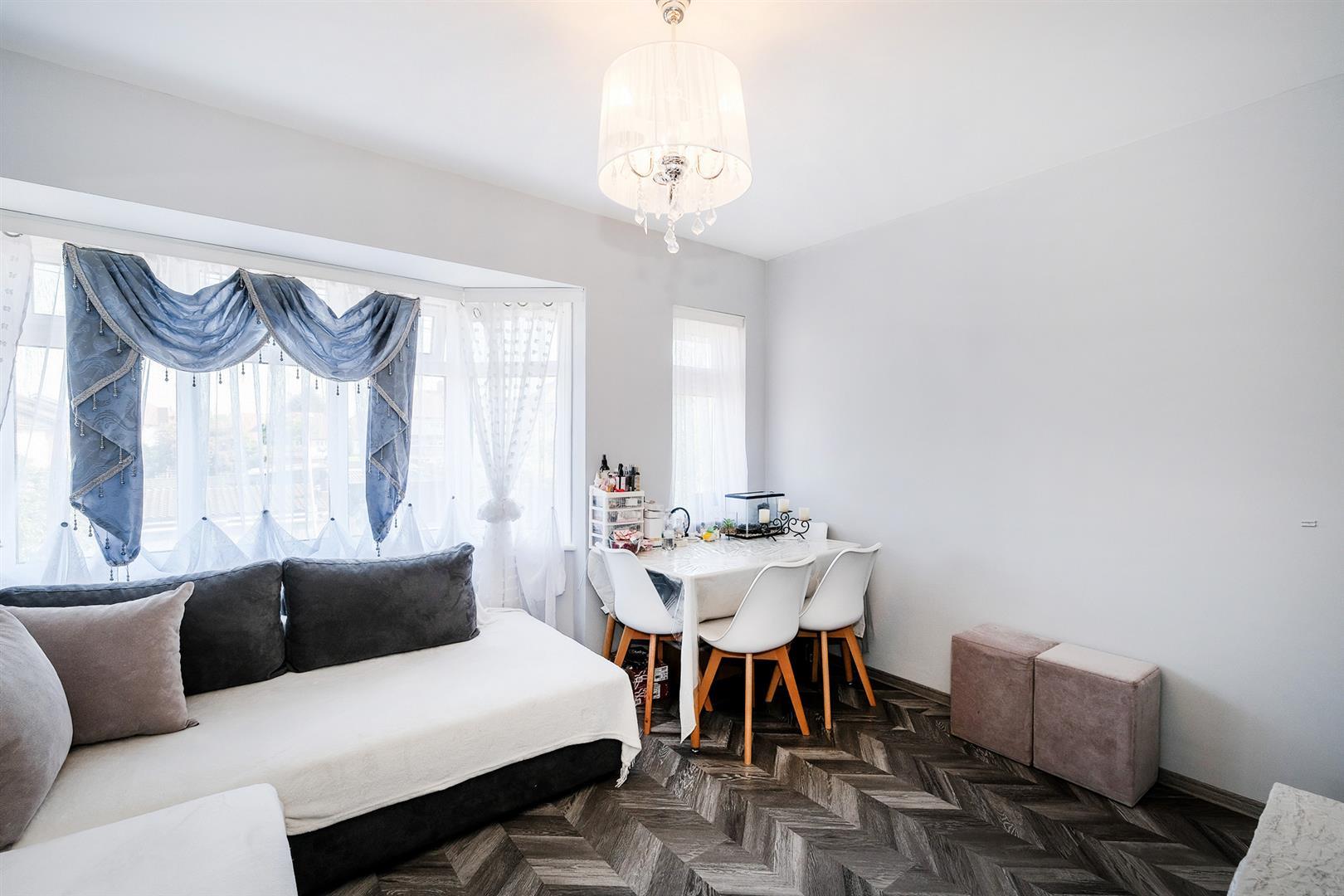 Property Image e0dcc929-bbaa-4cff-85cb-443b7fbd50d3