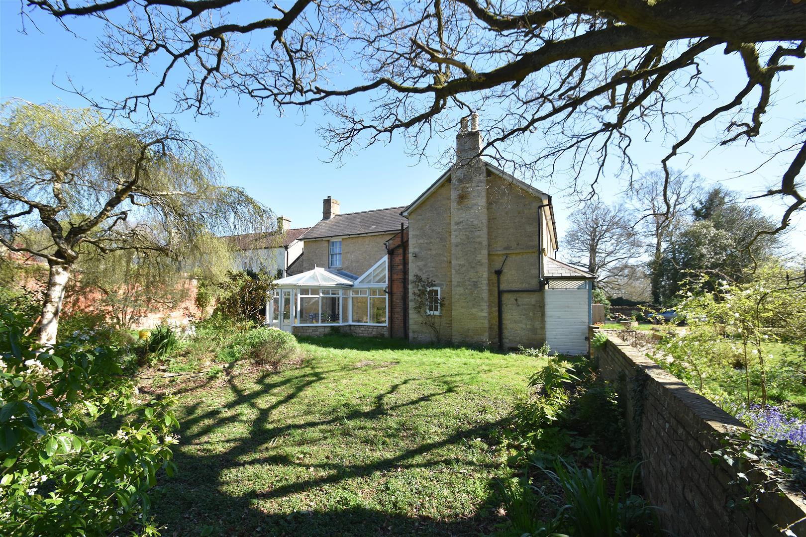 Property Image e12b62e6-ad45-46db-a347-27b1be999f9a