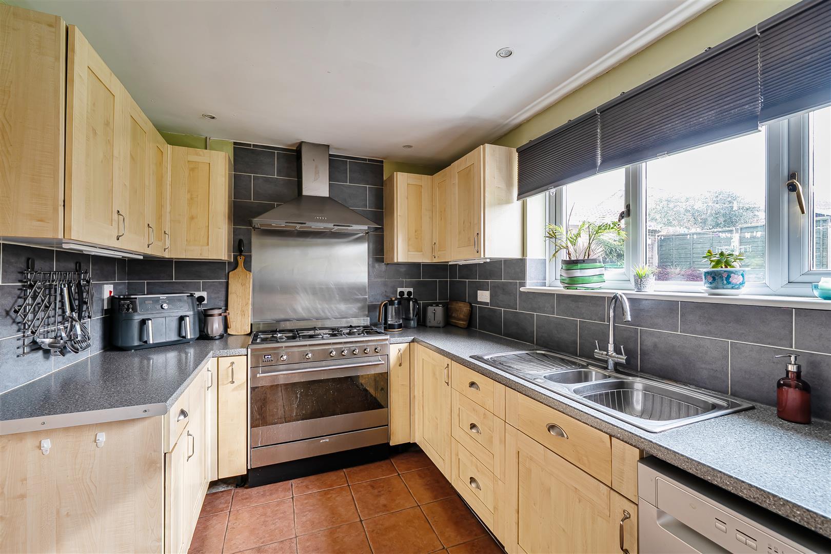 Property Image e1414687-71ef-416c-8105-6513ac7289f1
