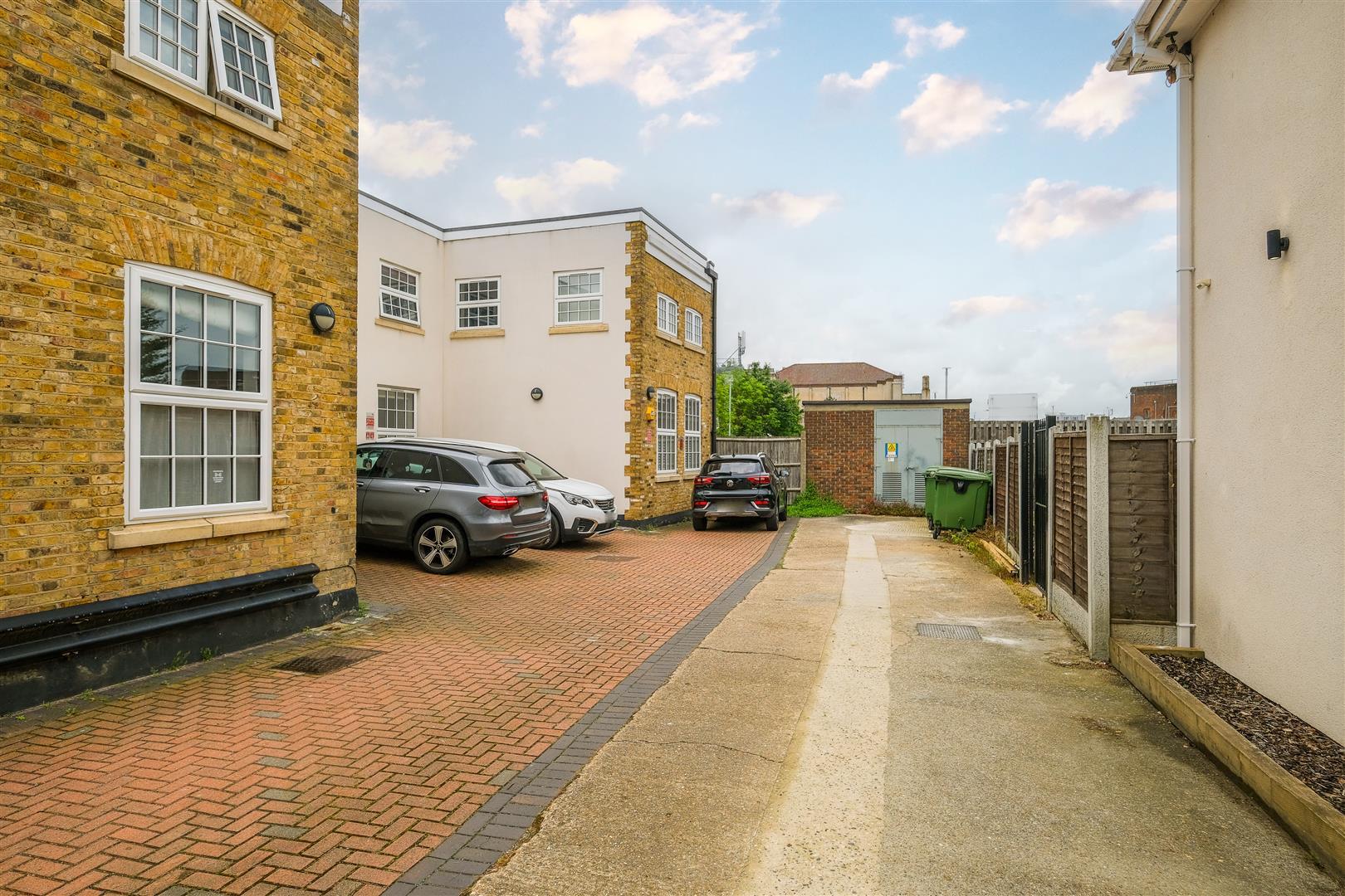 Property Image e20a27df-7351-4193-ad71-b684051accd9