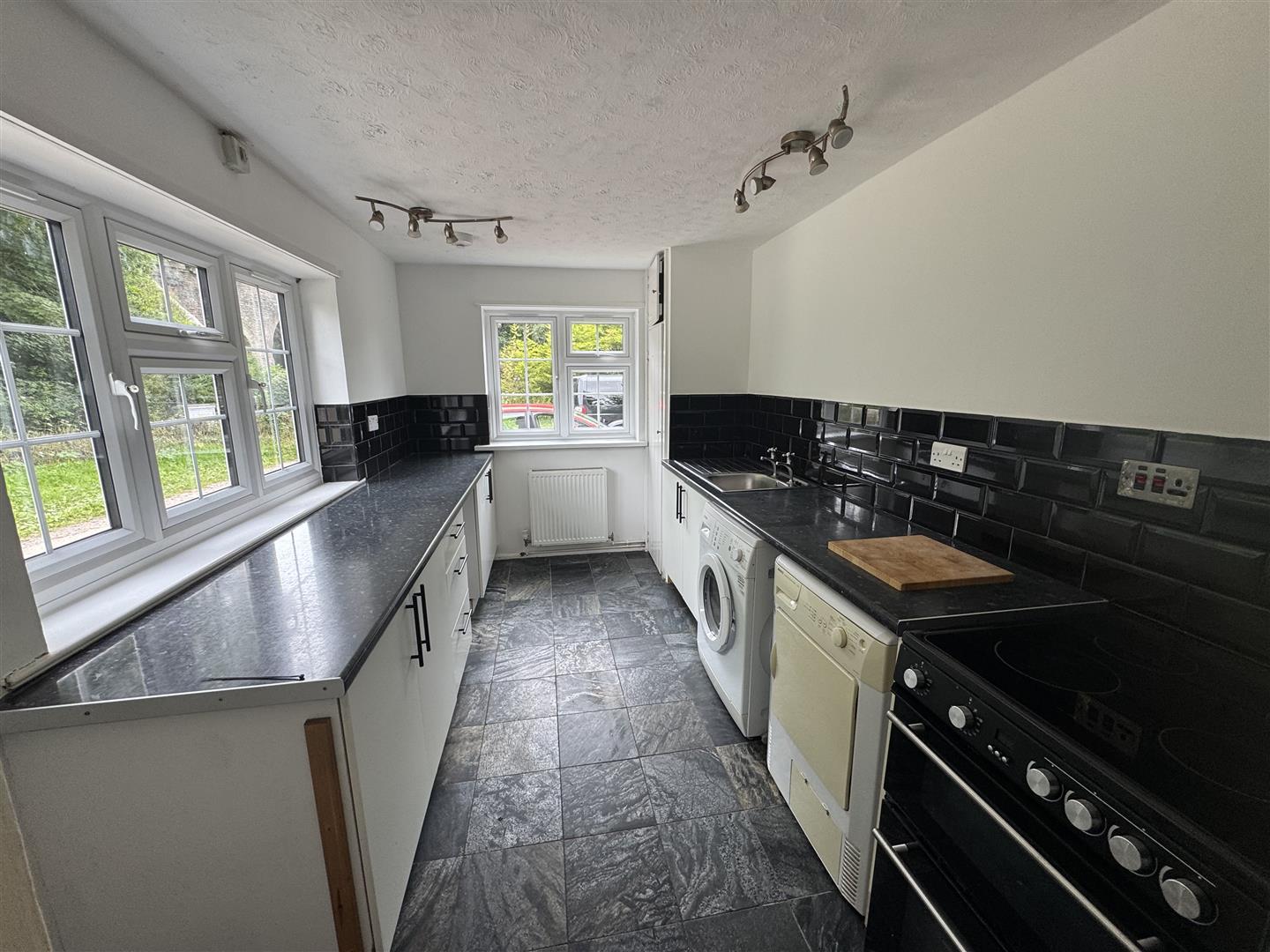 Property Image e218e0c8-b98e-45cf-b146-f7f74a8a5426