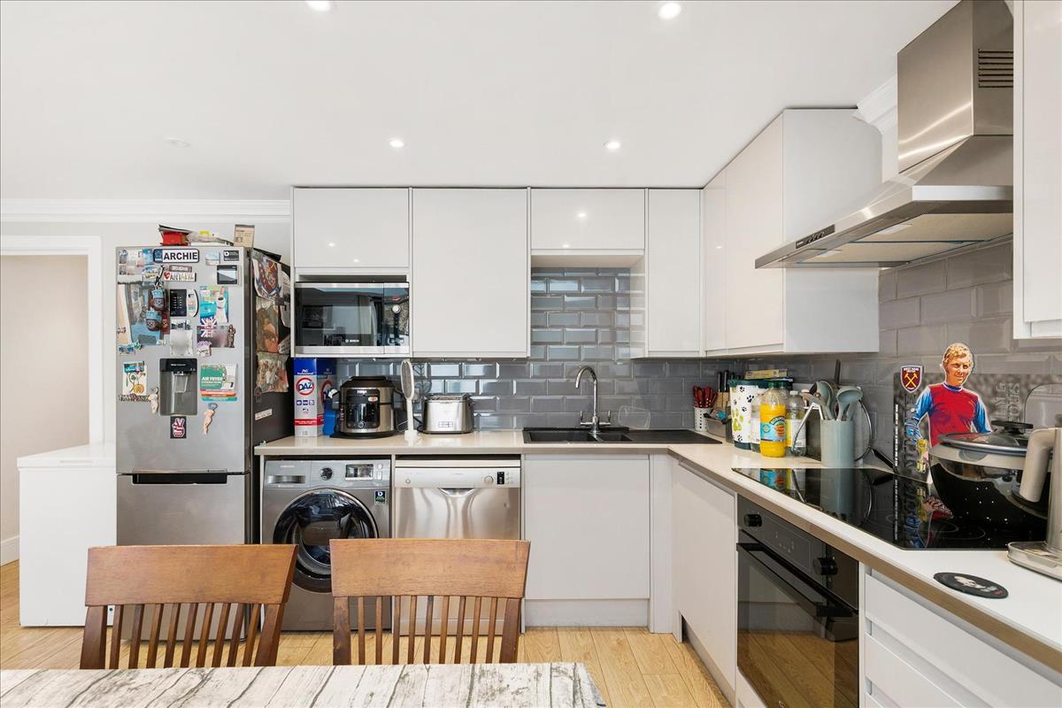 Property Image e27d67b0-1bc0-40bb-be66-76fe07b99951