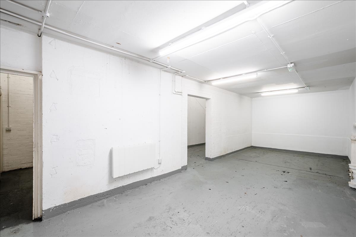 retail unit to let in Tech City 