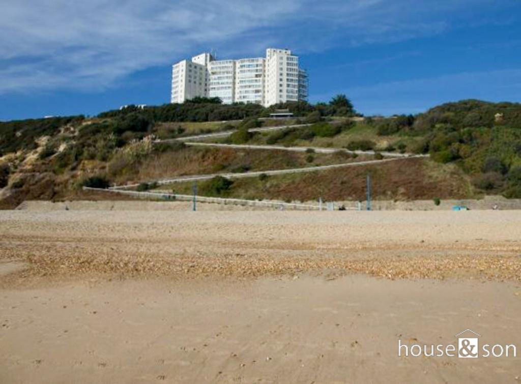 Property Image e30cb6c5-a92d-4d6b-8941-cee02859d9e9