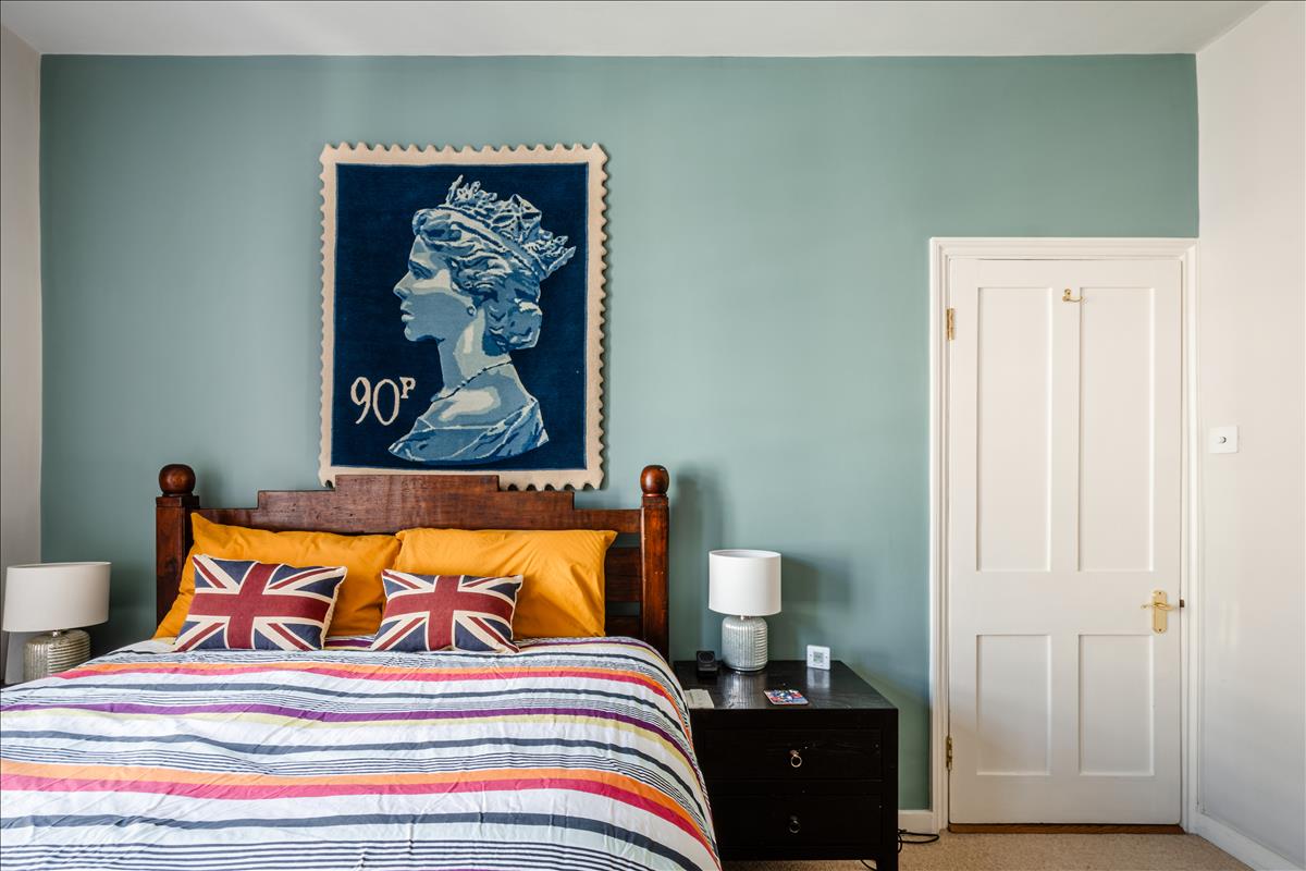 Two -bedroom, two-bathroom flat for sale, Marchmont Street, Bloomsbury, WC1N. Bedroom