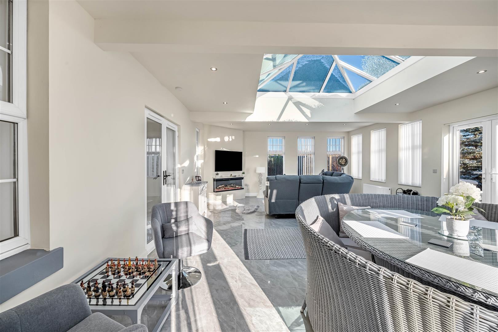 Property Image e31a14ef-8cc8-4d10-94b7-e9fd65540f17