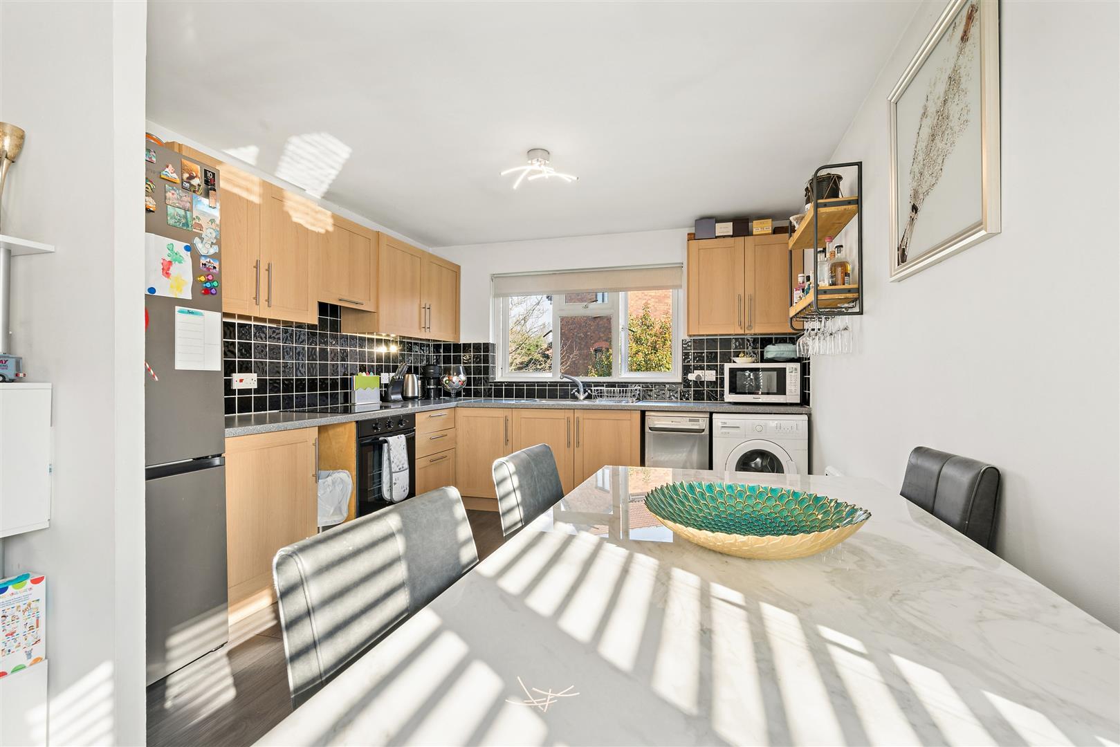 Property Image e32e3521-e0f1-4872-8bb8-c3b46ec335e3