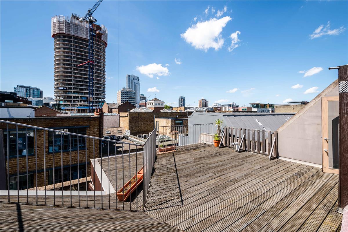 Three bedroom penthouse apartment for rent on Charlotte Road EC2A