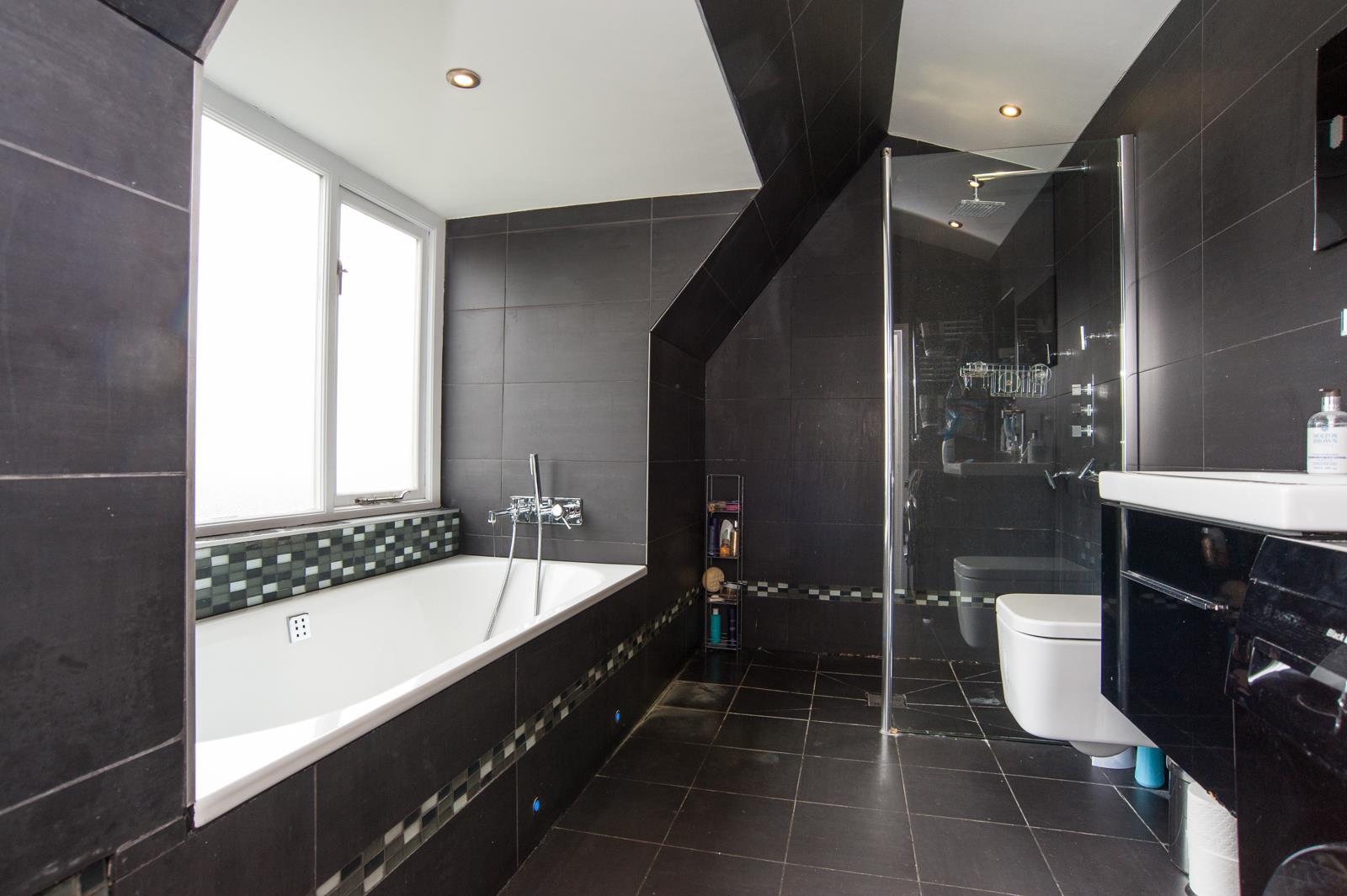 Property Image e3534edf-e95b-4d3f-a71d-984e9c0820ba