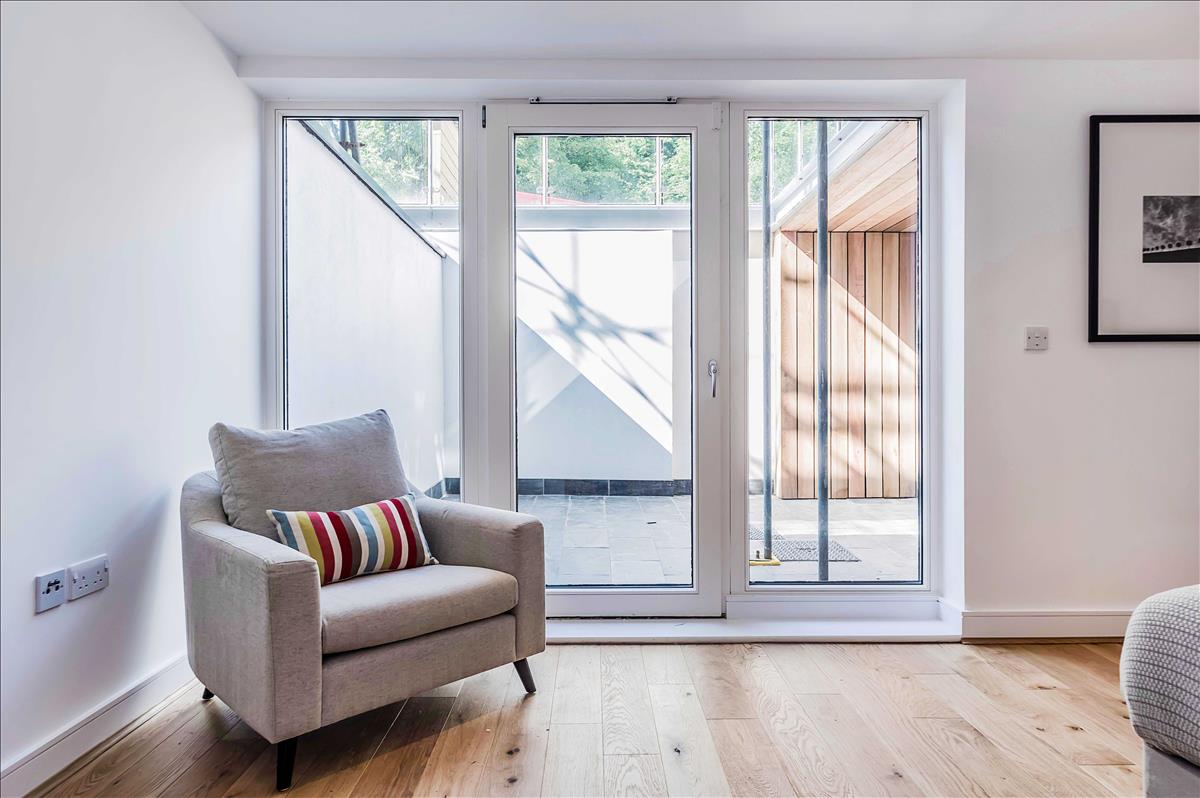 deluxe four bed gated mews house for rent in the heart of de beauvoir