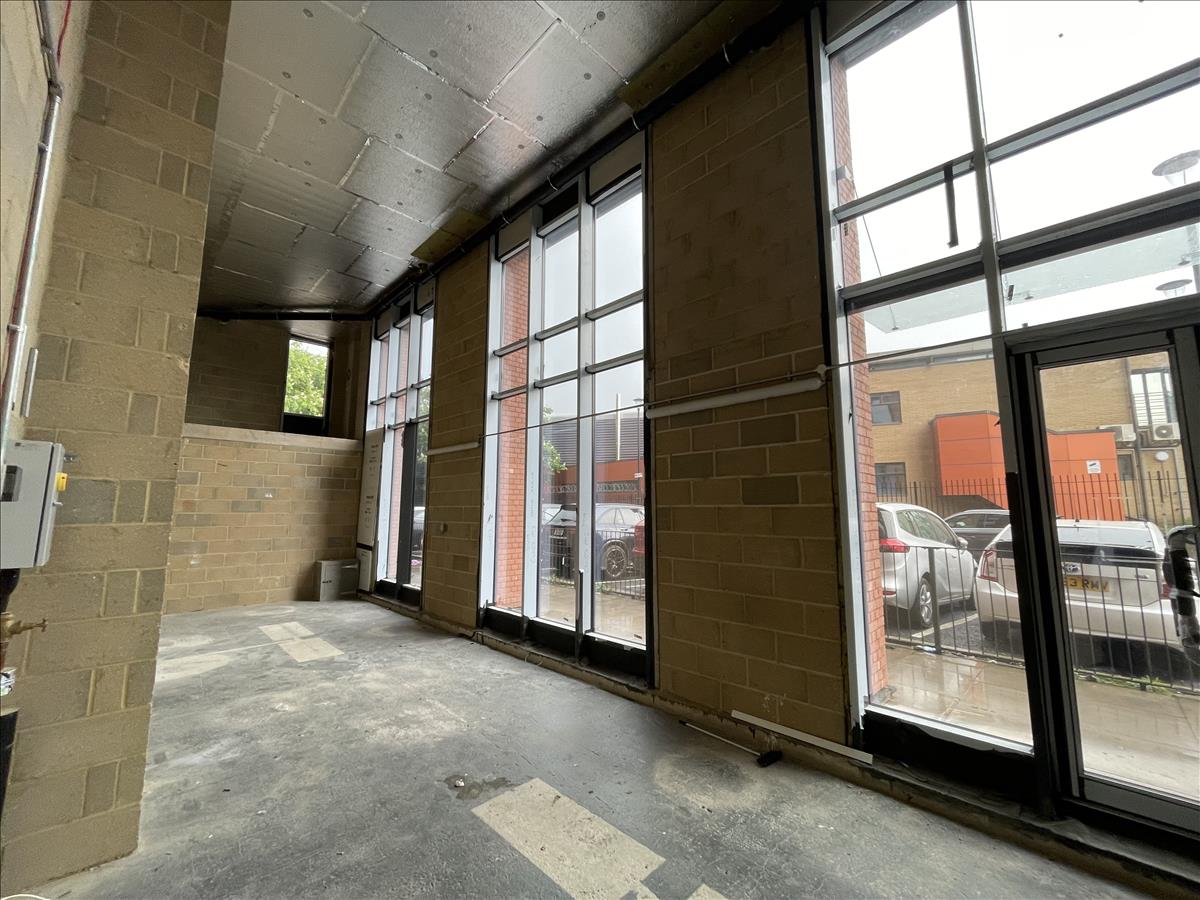 Property Image e3a751c0-70e3-44d1-836a-5520f4a7e69f