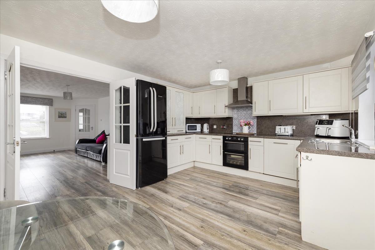 Property Image e3b99384-20bd-4c45-a1dd-7f4e678a39bb
