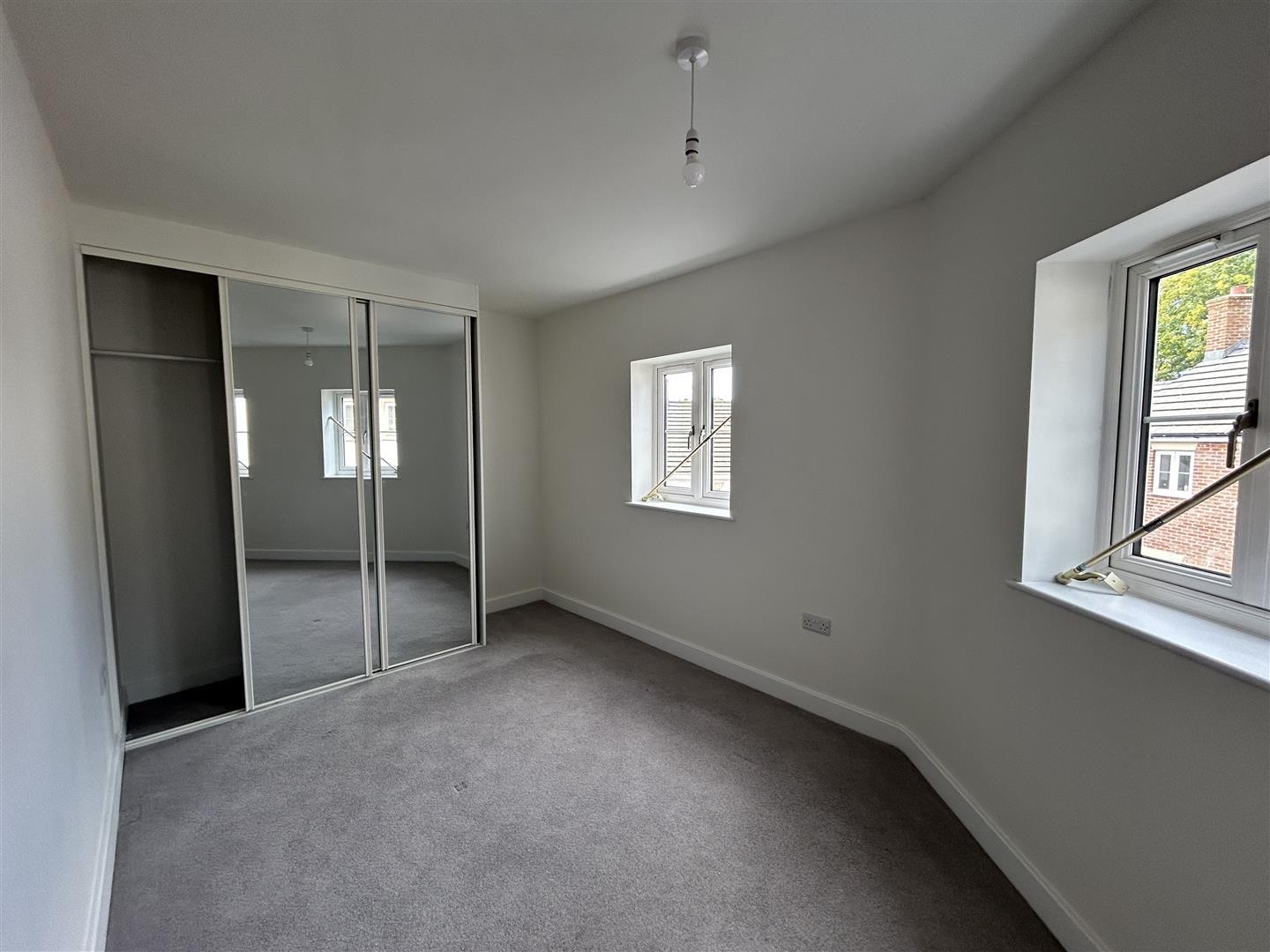 Property Image e3e3a798-8018-4291-ad61-f80b0b979038