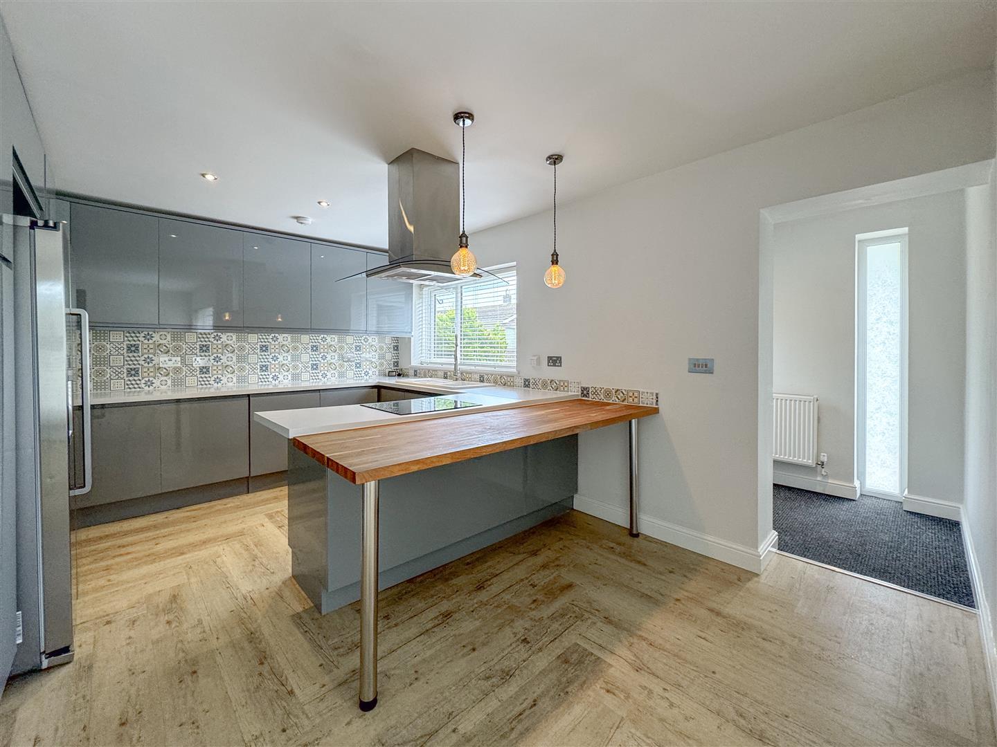 Property Image e3f99e37-95c3-40a7-a8c2-5779593cf63d
