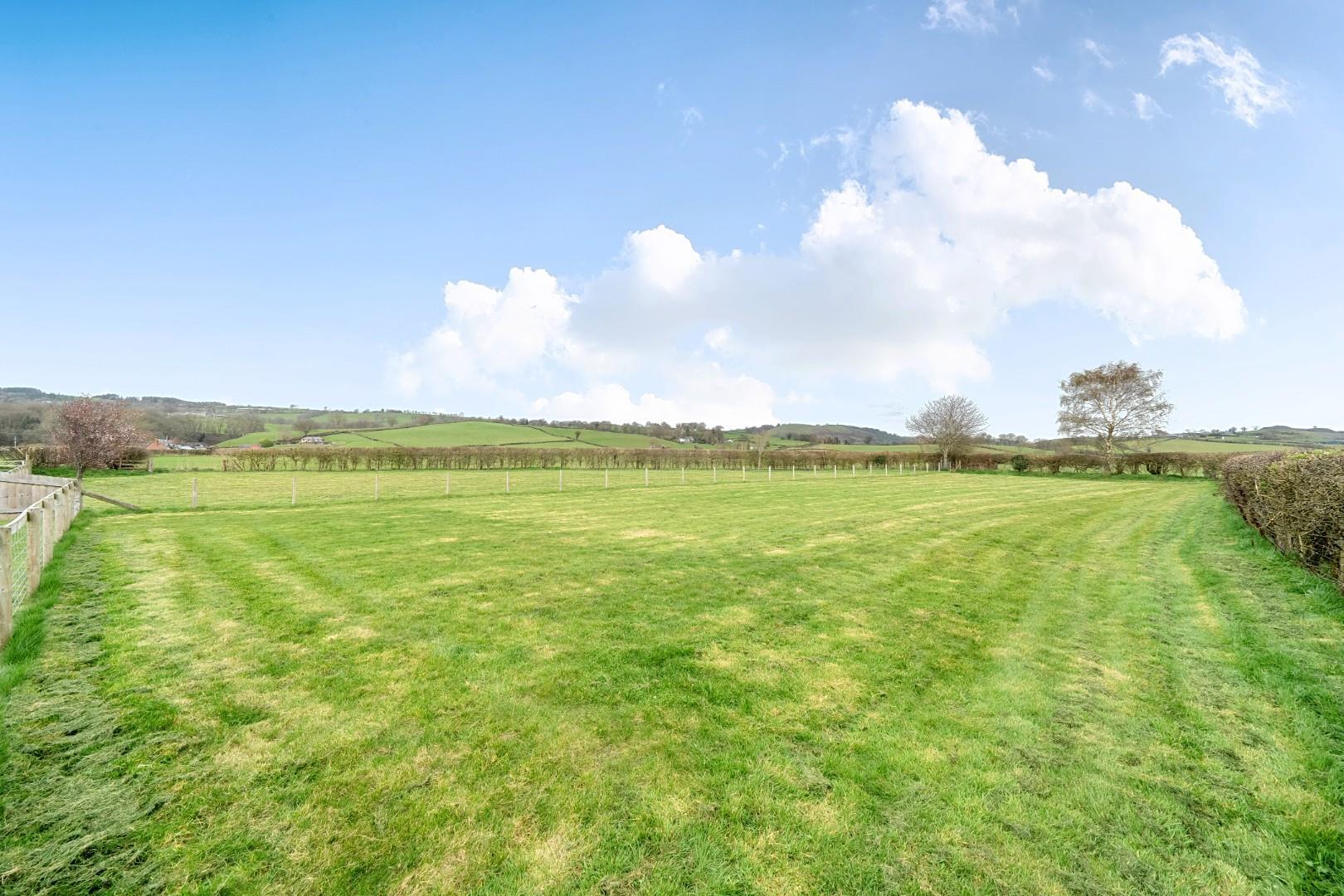 Property Image e468b138-860f-435a-9d6f-9e8eed9b4a8d