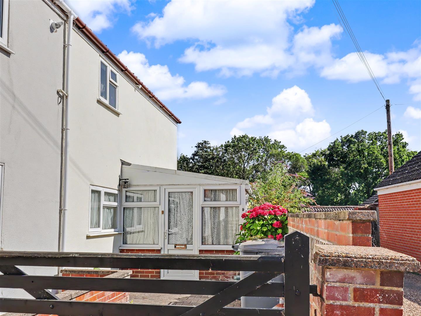 Property Image e469de11-4054-47d9-873e-7070ca426d77