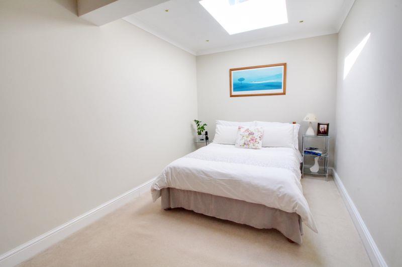Property Image e484e5af-03f8-42a1-bd21-569638ede039